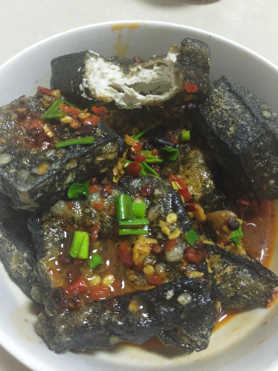 柚子茶dxq做的油炸臭豆腐(美味汤汁制作)