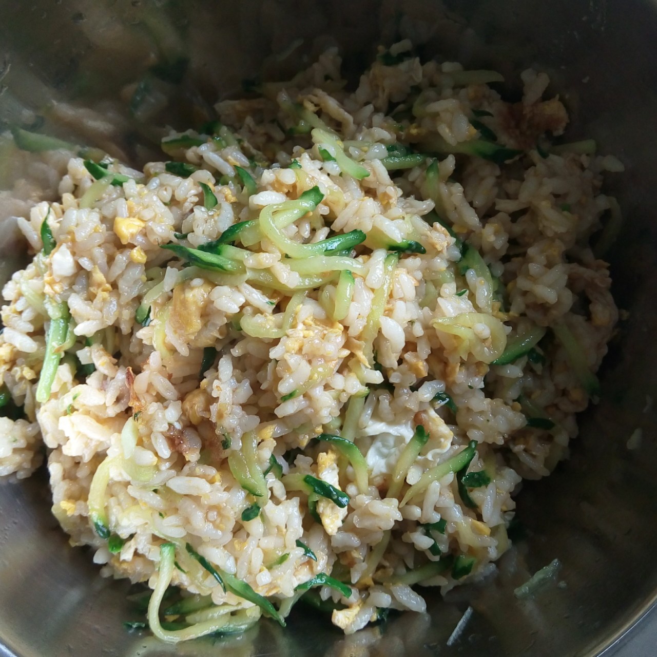 窗边的小可乐做的青瓜炒饭