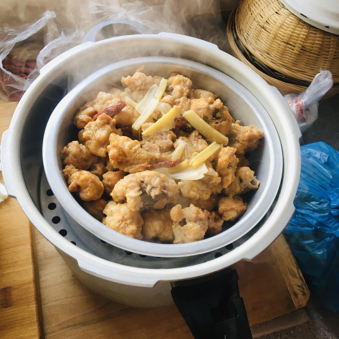 年夜饭必备蒸碗之一黄焖鸡做法简单又美味
