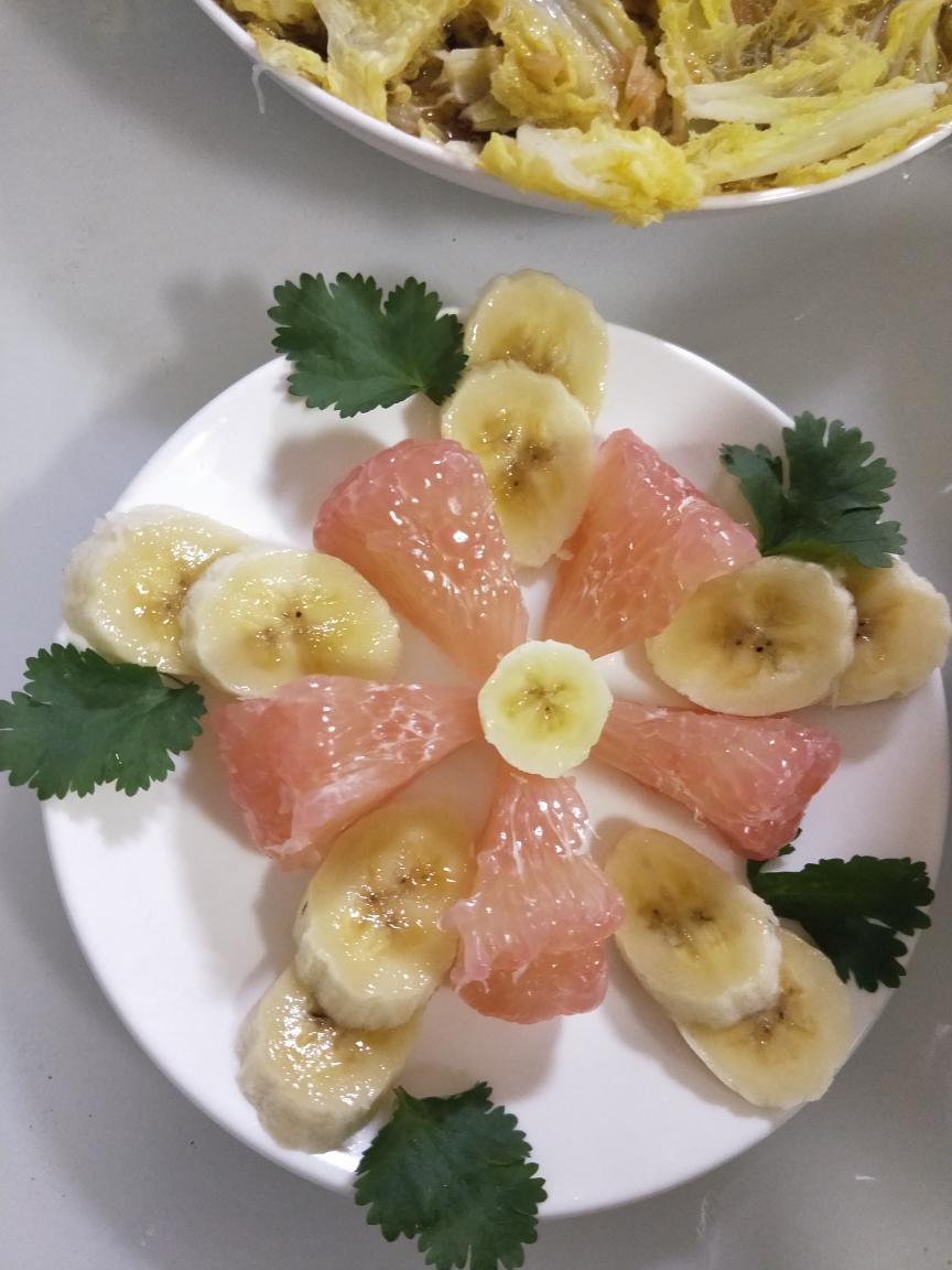 柚子香蕉摆盘
