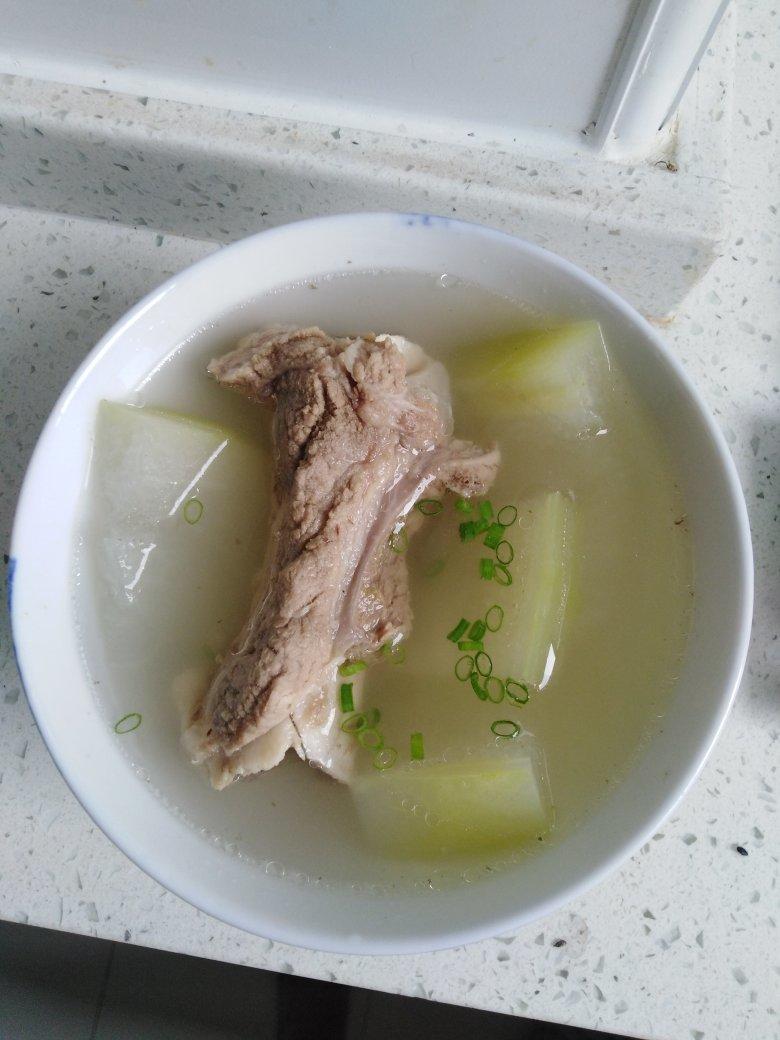 金鱼在游泳阿做的大骨冬瓜汤