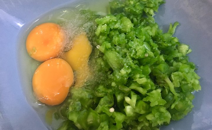 【小白超快手】青椒苦瓜斩蛋