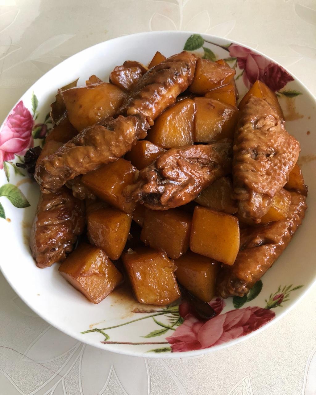 阿哲哲啊做的家常版红烧鸡翅土豆