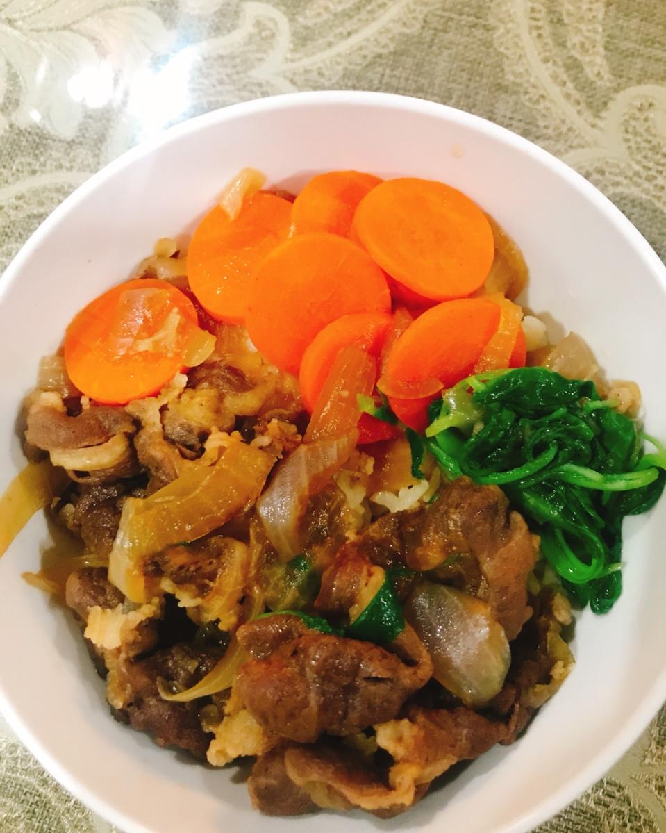 小西要减肥做的吉野家牛肉饭(牛丼)