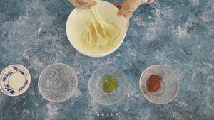 五彩缤纷雪媚娘的做法 步骤5