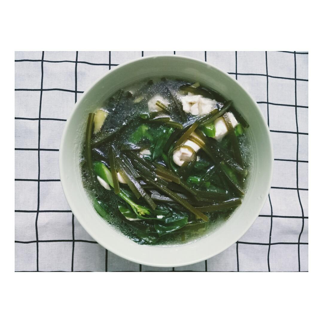 巫阿小做的豆腐海带汤