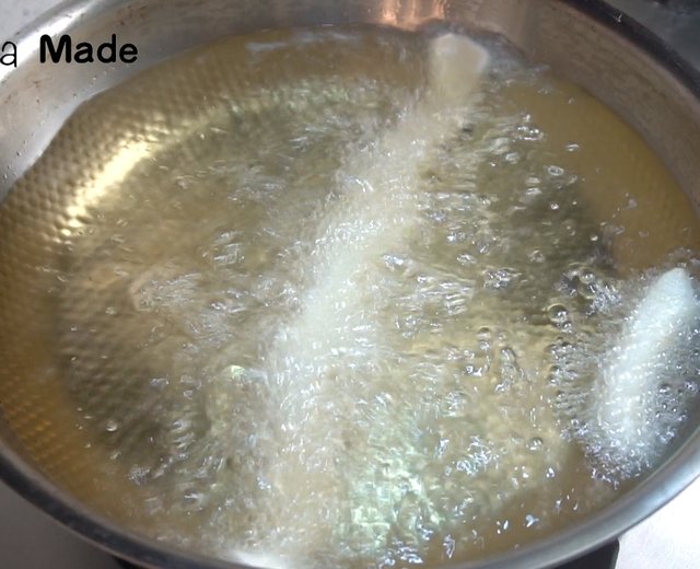 (视频菜谱)自制蓬松 炸油条 (视频菜谱)自制蓬松 炸油条