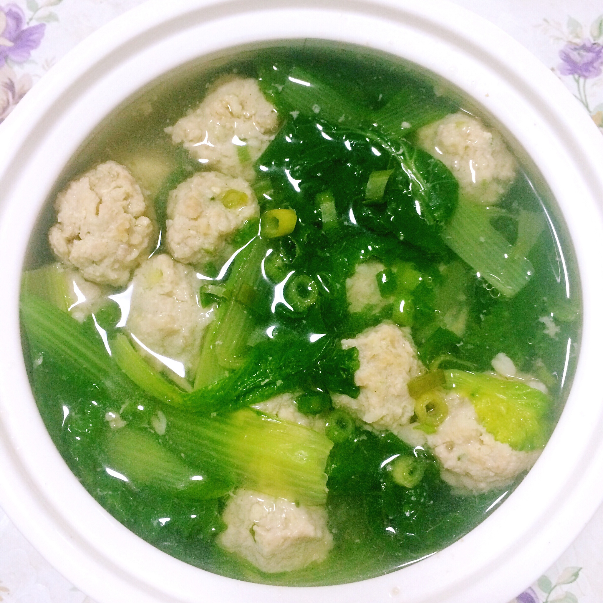 小狐狸大王这个夏天要减肥做的小白菜丸子汤