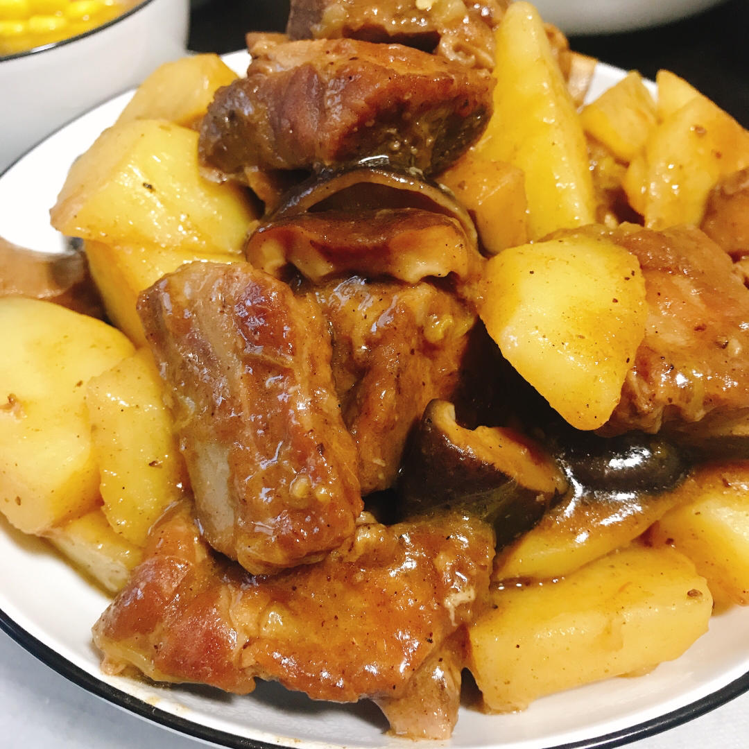 mina_zhang做的菌香土豆炖排骨,这样做味道更鲜香