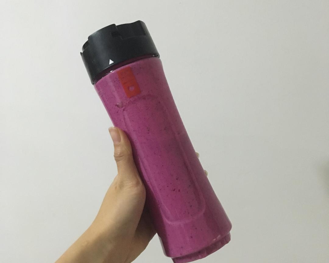 红心火龙果奇异果酸奶饮