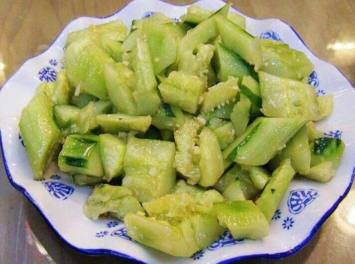 宝的美食做的凉拌黄瓜
