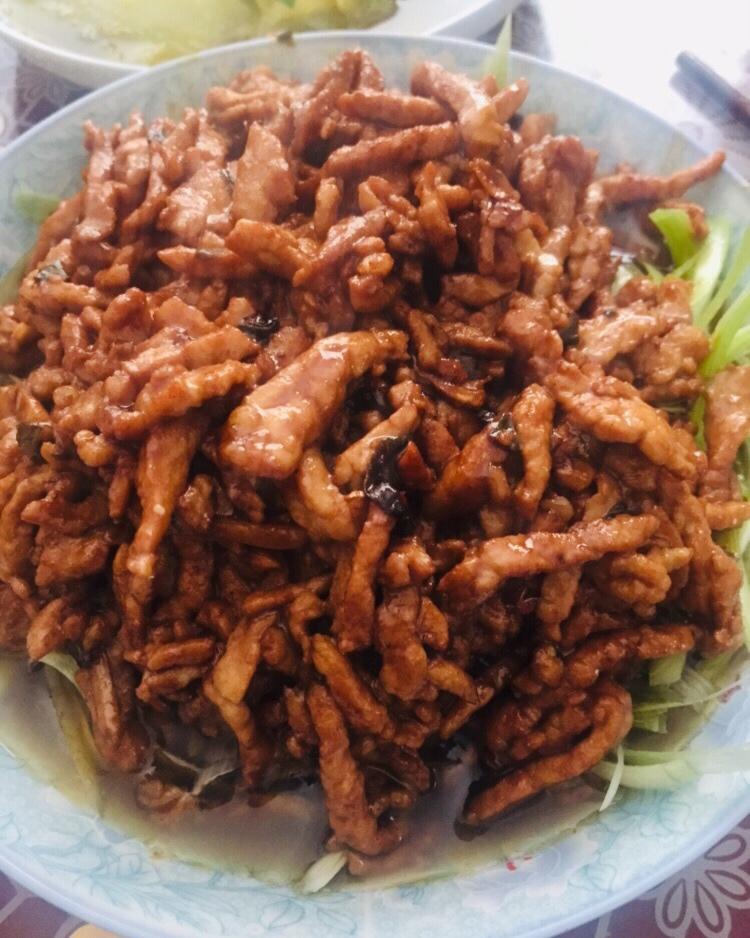 家常菜 京酱肉丝 听60做的京酱肉丝  猪瘦肉,葱白,蛋清,甜面酱,盐