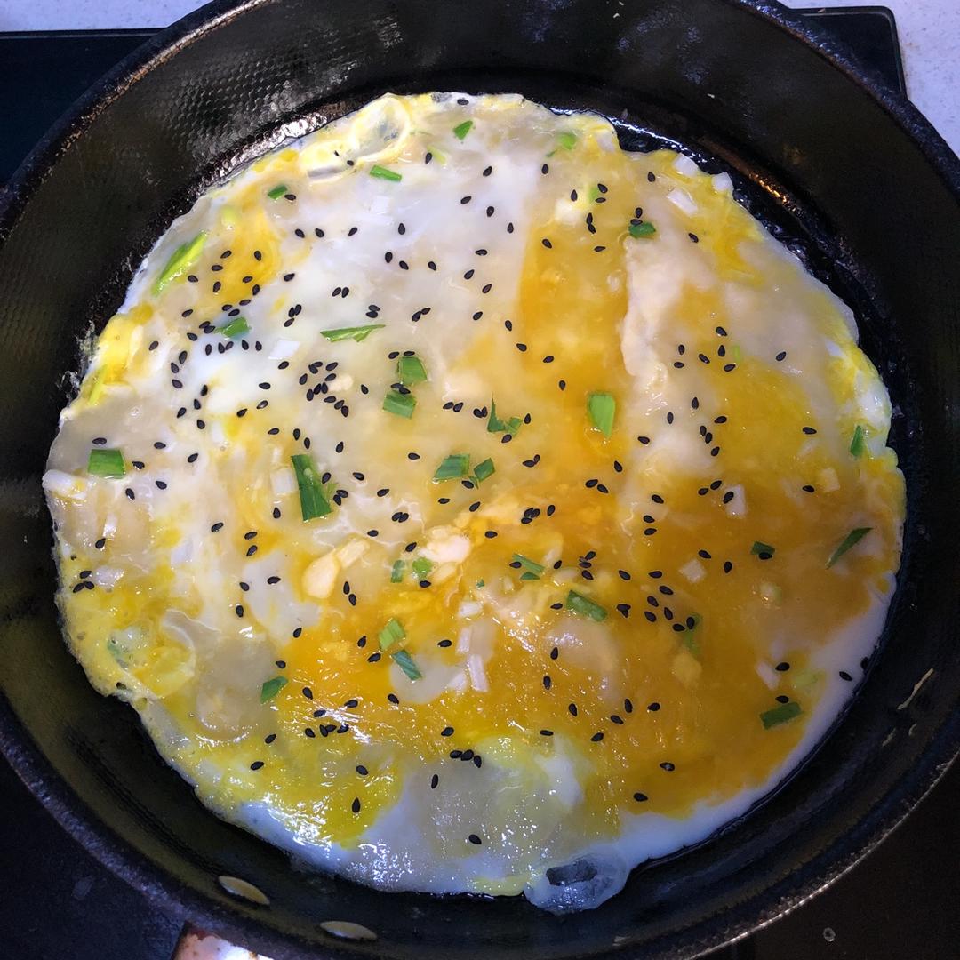 小开学做食物做的早餐鸡蛋饼