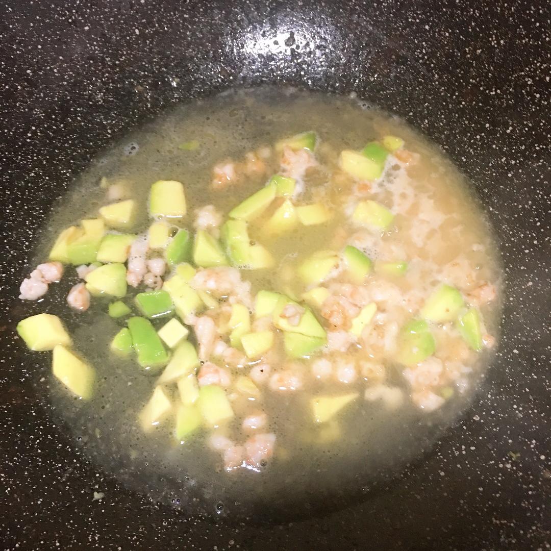 牛油果鲜虾炒饭