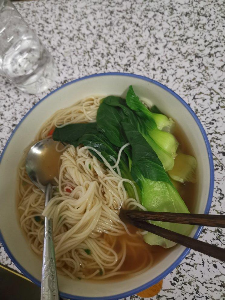 萝莎莉亚做的一碗清汤面秋日里的治愈系