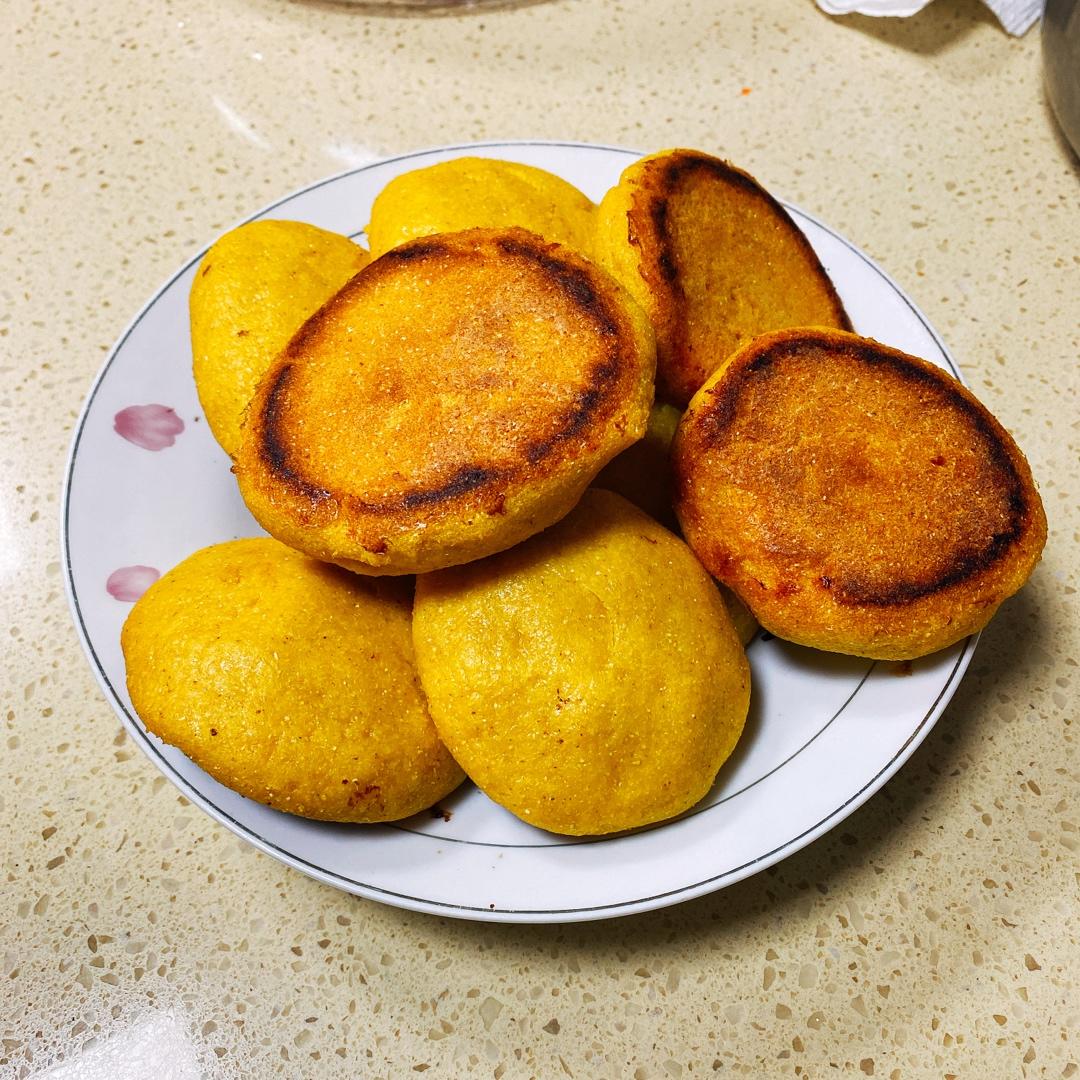 angie生活太开心做的东北贴饼子,玉米饼