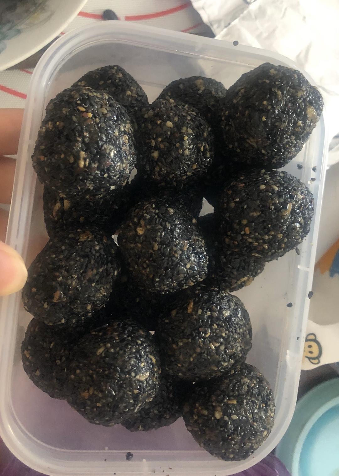 【黑芝麻丸的做法步骤图,黑芝麻丸怎么做好吃】凡间的