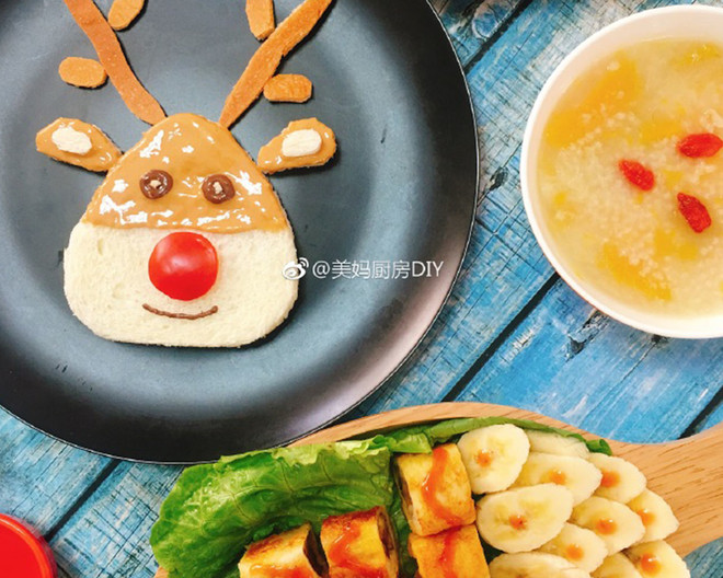 圣诞麋鹿拼盘+香蕉吐司卷+小米南瓜粥