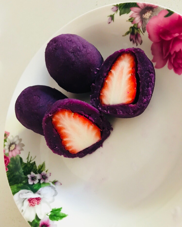 胡歌的小迷妹做的低脂健康小甜点【紫薯草莓大福】