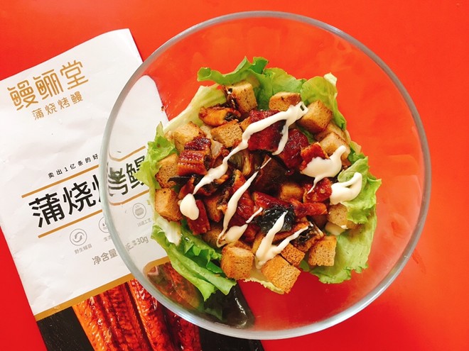 鳗鱼凯撒沙拉的做法