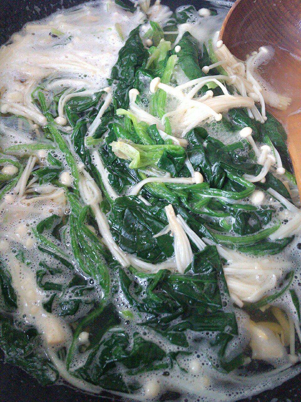 茼蒿海鲜疙瘩汤(酸辣口)