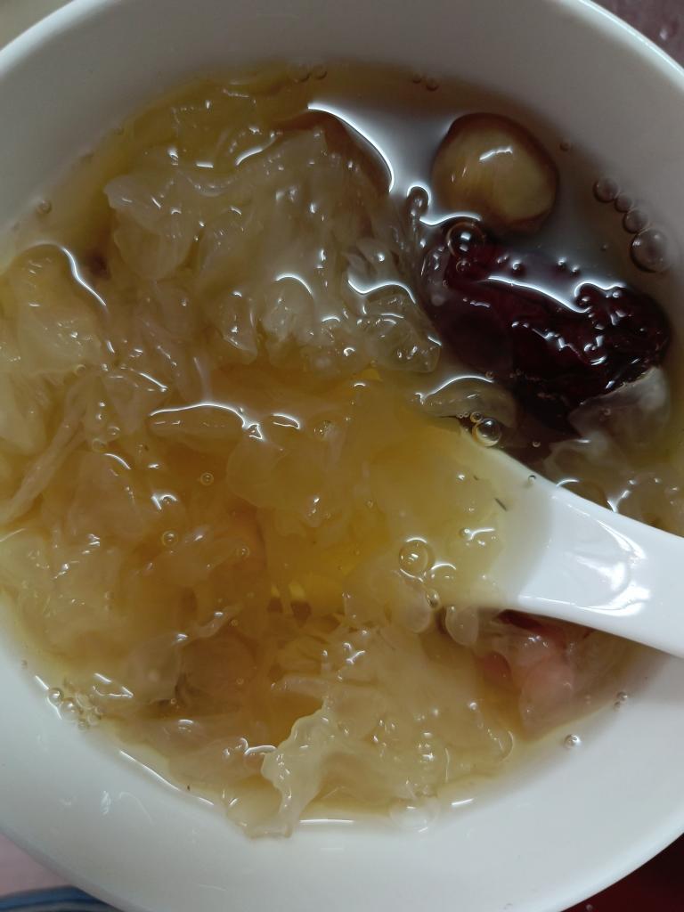 熬出胶银耳汤