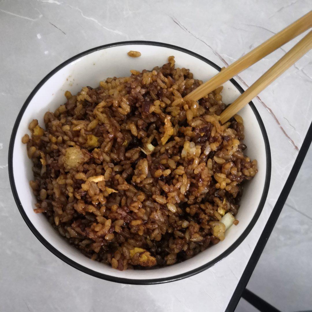 emmm8822559做的酱油炒饭超级简单