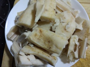 广式--绿豆莲藕猪腱章鱼汤的做法 步骤4