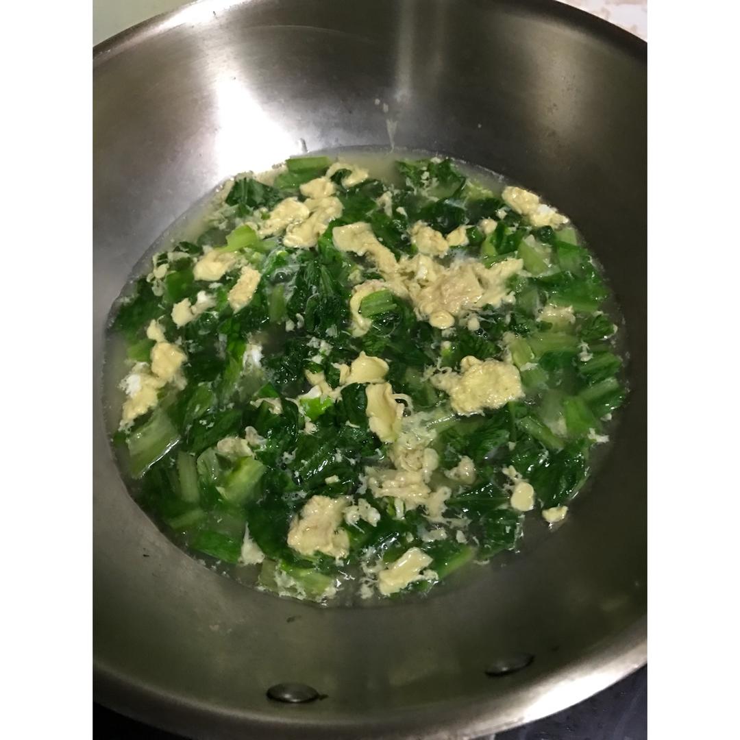 夜猫子的猫做的油麦菜鸡蛋汤