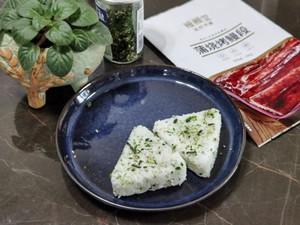 鳗鱼伴饭团??一人份的做法 步骤2
