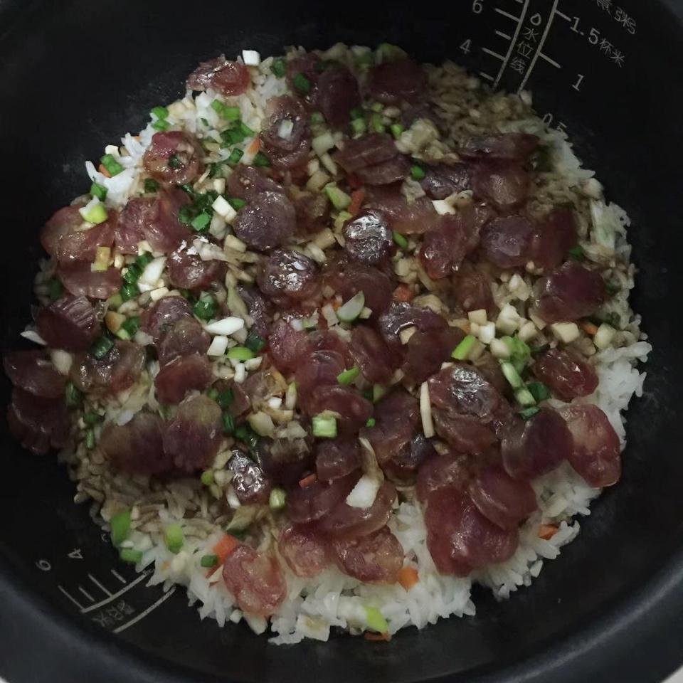 霖-34做的【电饭煲腊肠煲仔饭】