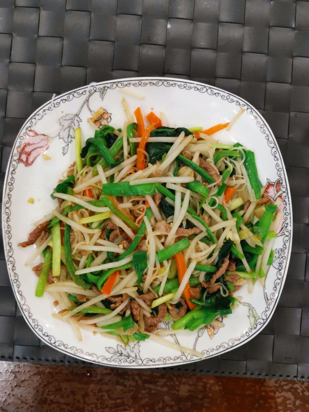 古祁做的蔬菜小炒篇:合菜杂炒&肉片黄瓜&焖烧尖椒