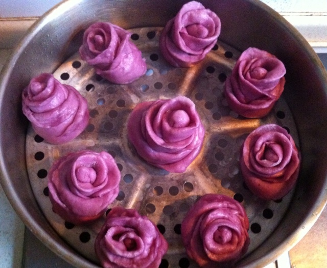 天空草做的紫薯玫瑰花馒头