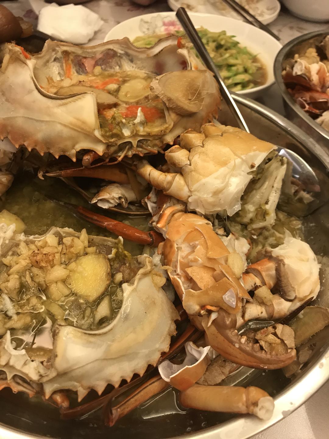 爆蒜油蒸青蟹完全不同于一般的清蒸