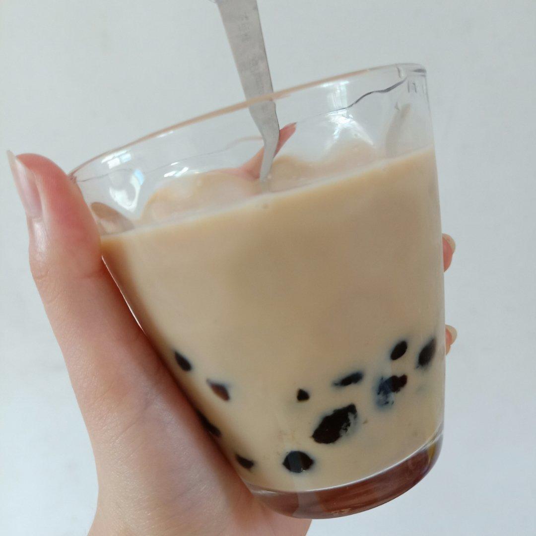 学做菜的小可爱啊做的自制珍珠奶茶(附珍珠做法)