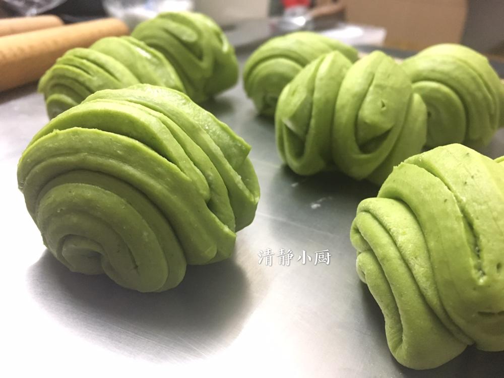 清静小厨做的菠菜面花卷