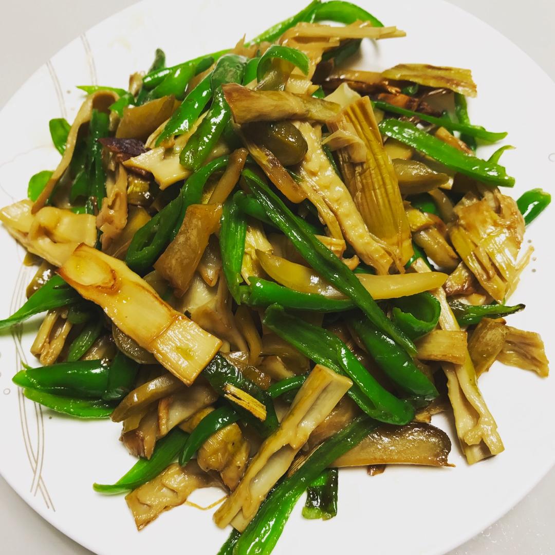 呱呱呱409做的笋干香菇炒青椒