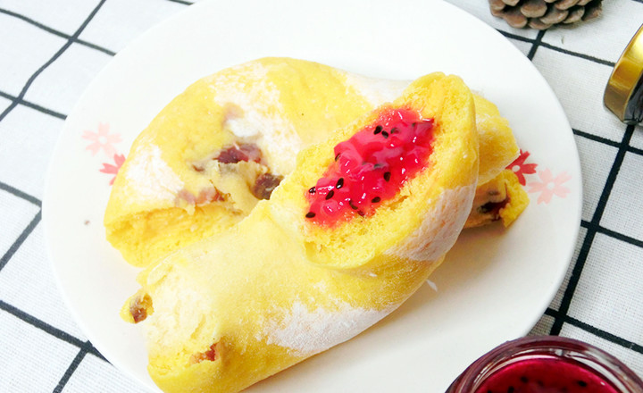 健康营养的火龙果欧包