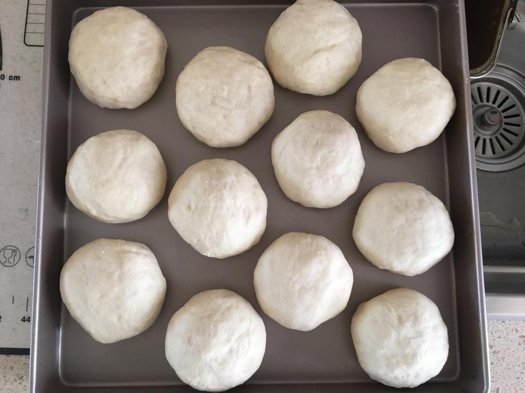 【爆浆卡仕达餐包的做法步骤图，怎么做好吃】啾啾啾啾啾-制作