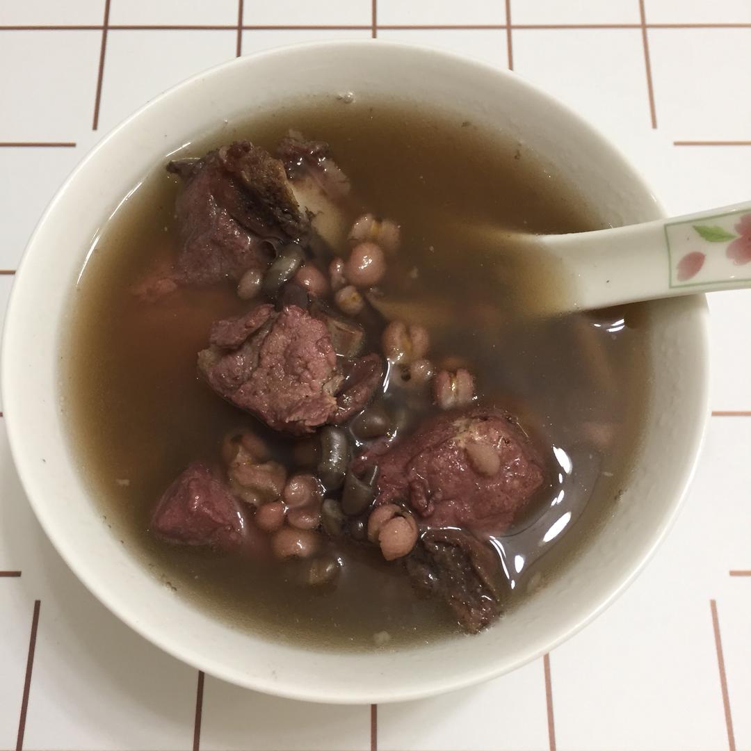赤小豆薏米花生猪骨汤