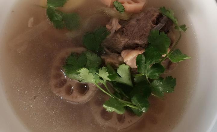 大骨头炖莲藕 宝宝吃得香