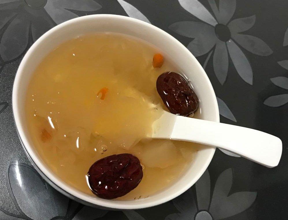 好一碗秋季佳品「润肺止咳汤」银耳红枣雪梨汤