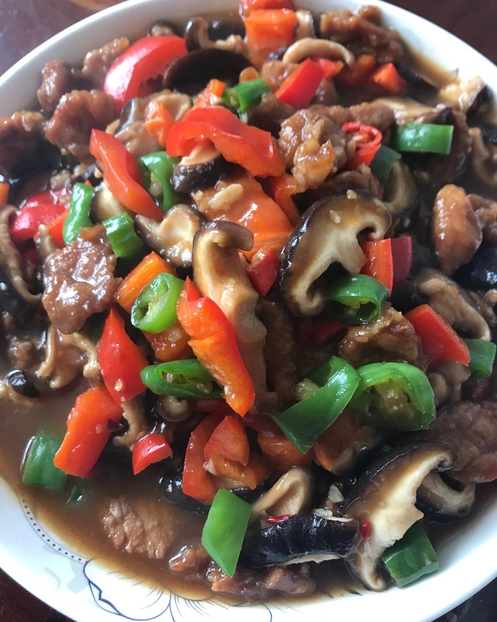 走错路的燕子做的香菇炒肉