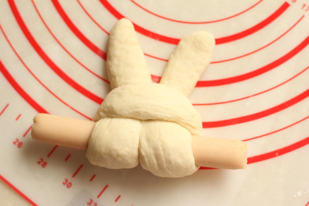 【可爱抱抱兔面包的做法步骤图,怎么做好吃】胖球闪电猴-制作