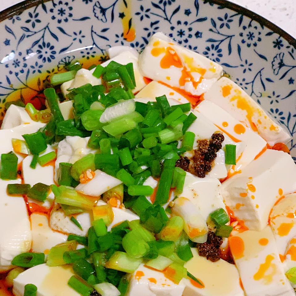 杳杳后柒做的小葱拌豆腐