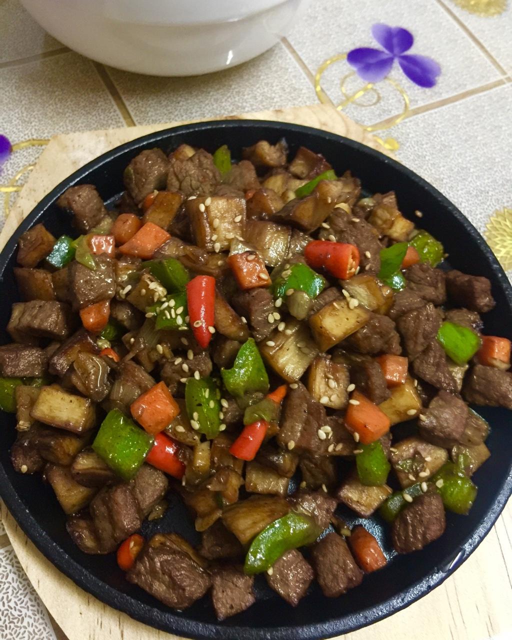 爱家爱美食yy做的黑胡椒杏鲍菇牛肉粒