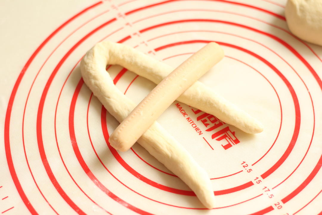 【可爱抱抱兔面包的做法步骤图,怎么做好吃】胖球闪电猴-制作