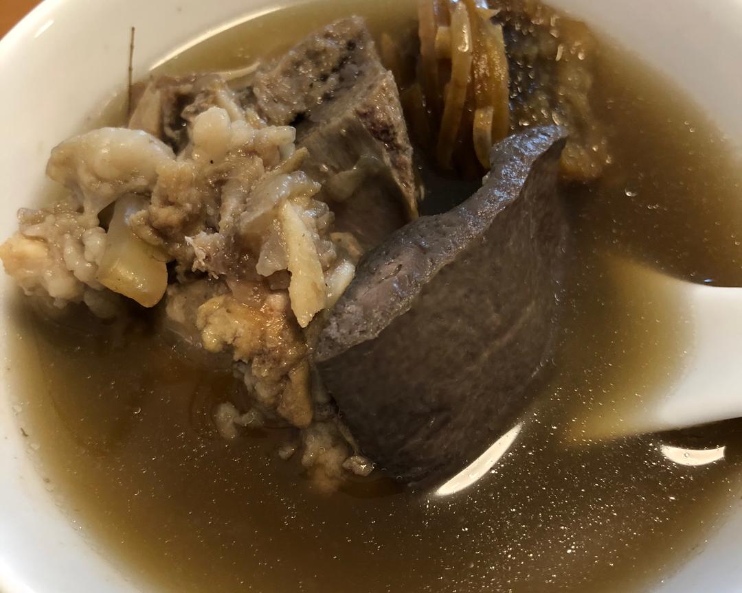 健脾祛湿鸡骨草猪横脷汤