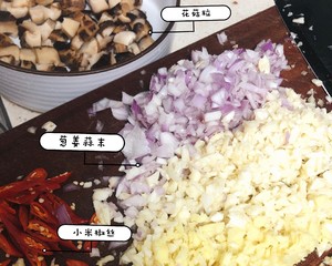 XO酱? 同事们说吃了这个酱后觉得猪脚饭都不香了?的做法 步骤2