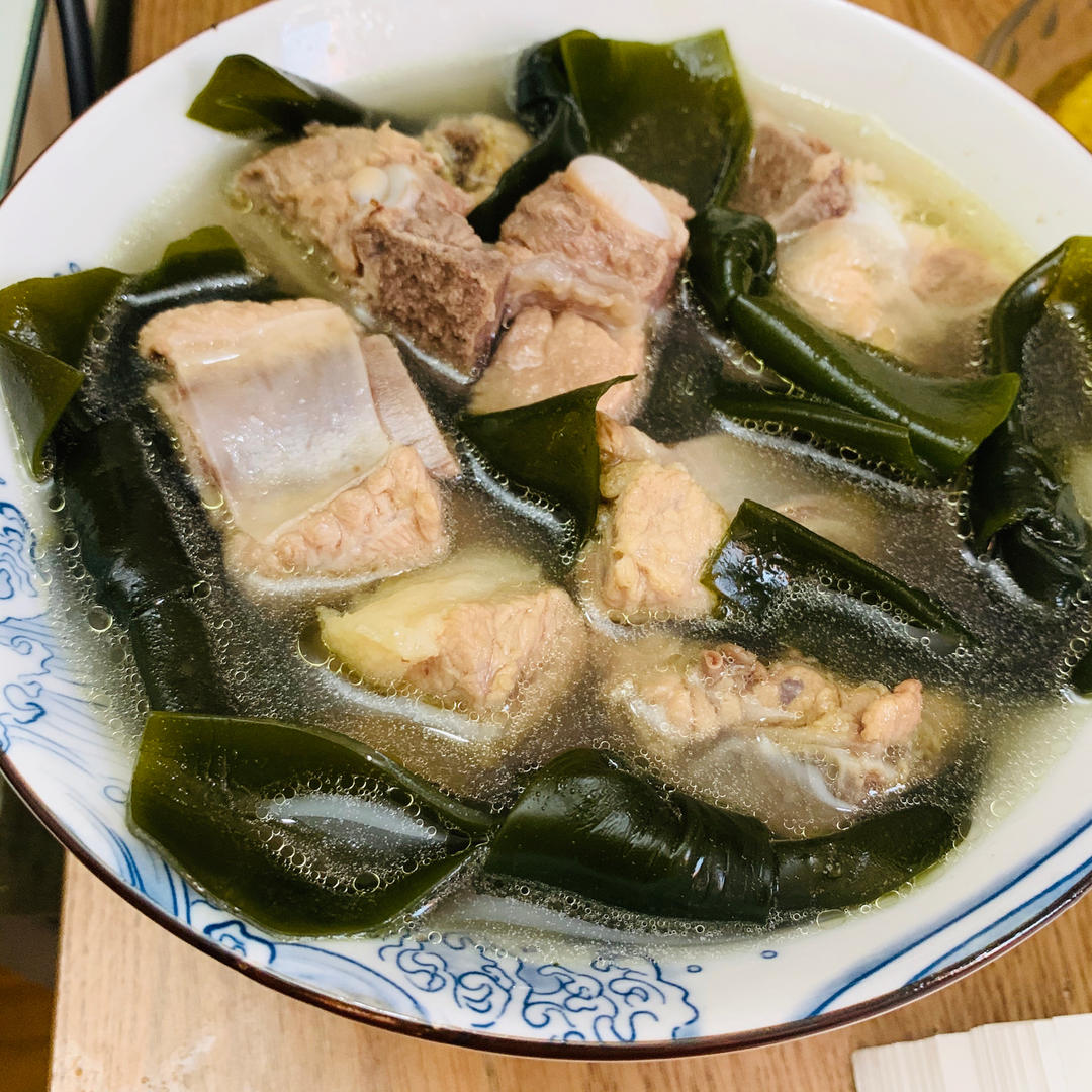 沐筱糖做的海带排骨汤